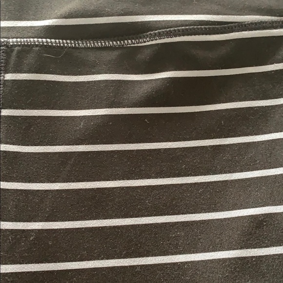 Free bundle of 35 Athleta Pants crop - Picture 2 of 6